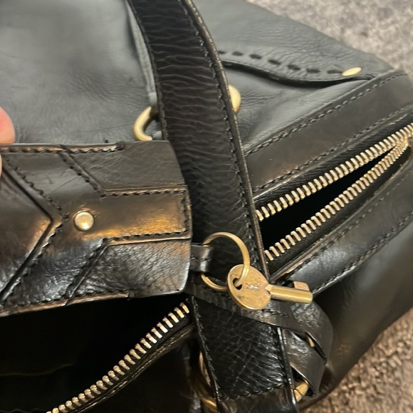 Vintage Authentic YSL, Pebbled leather Muse handbag with padlock key. - Picture 13 of 15